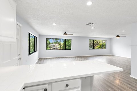 Villa ou maison à vendre à Tarpon Springs, Floride: 4 chambres, 205.04 m2 № 2304565 - photo 12