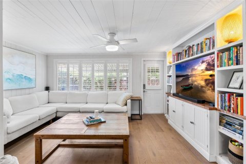House in Tampa, Florida 3 bedrooms, 130.16 sq.m. № 2203313 - photo 20