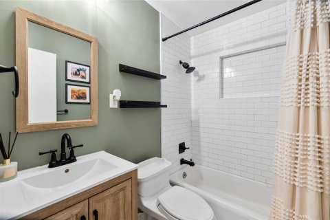 House in Tampa, Florida 3 bedrooms, 130.16 sq.m. № 2203313 - photo 24