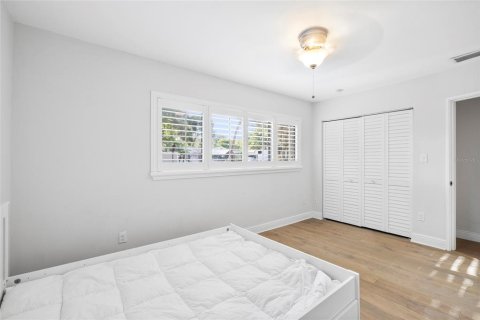 House in Tampa, Florida 3 bedrooms, 130.16 sq.m. № 2203313 - photo 26