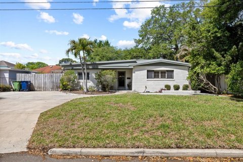 House in Tampa, Florida 3 bedrooms, 130.16 sq.m. № 2203313 - photo 4