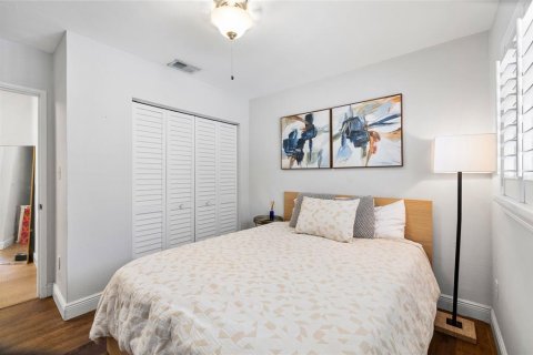 House in Tampa, Florida 3 bedrooms, 130.16 sq.m. № 2203313 - photo 23