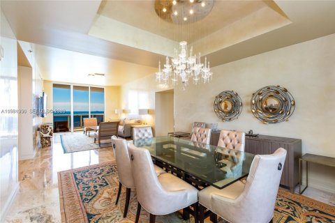 Снять в аренду кондоминиум в Санни-Айлс-Бич, Флорида 3 спальни, 216.18м2, № 2050855 - фото 3