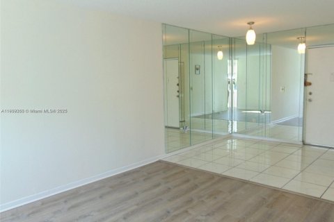 Снять в аренду кондоминиум в Санни-Айлс-Бич, Флорида 1 спальня, 65.96м2, № 1973413 - фото 6