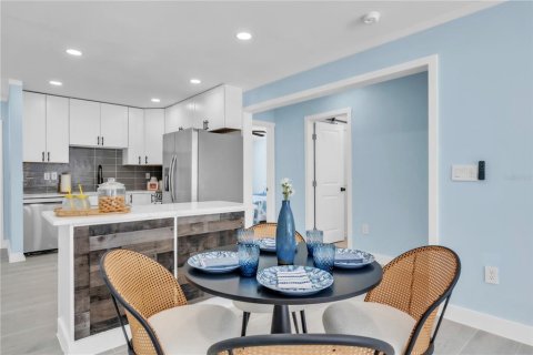 Villa ou maison à vendre à Holmes Beach, Floride: 2 chambres, 98.94 m2 № 2141449 - photo 9