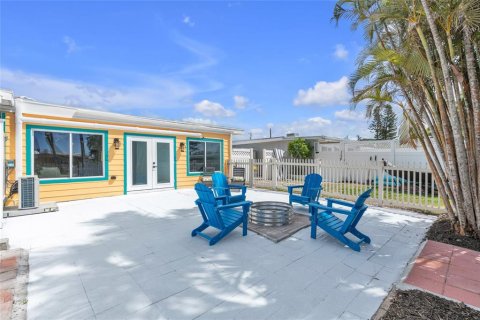 Villa ou maison à vendre à Holmes Beach, Floride: 2 chambres, 98.94 m2 № 2141449 - photo 28
