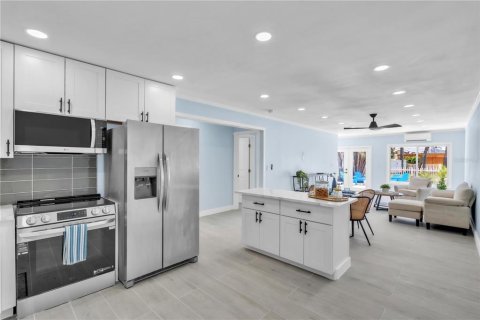 Villa ou maison à vendre à Holmes Beach, Floride: 2 chambres, 98.94 m2 № 2141449 - photo 6