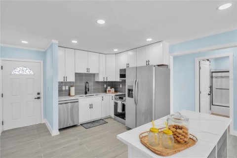 Villa ou maison à vendre à Holmes Beach, Floride: 2 chambres, 98.94 m2 № 2141449 - photo 4