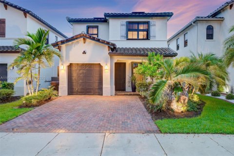 Casa en Hialeah, Florida 3 dormitorios, 230.96 m2 № 2006397