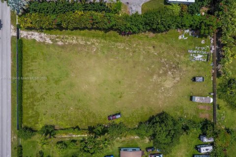 Commercial property in Homestead, Florida № 1938496 - photo 2
