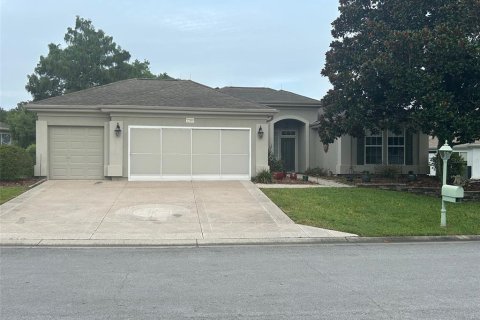 House in Summerfield, Florida 2 bedrooms, 152.27 sq.m. № 1888571 - photo 1