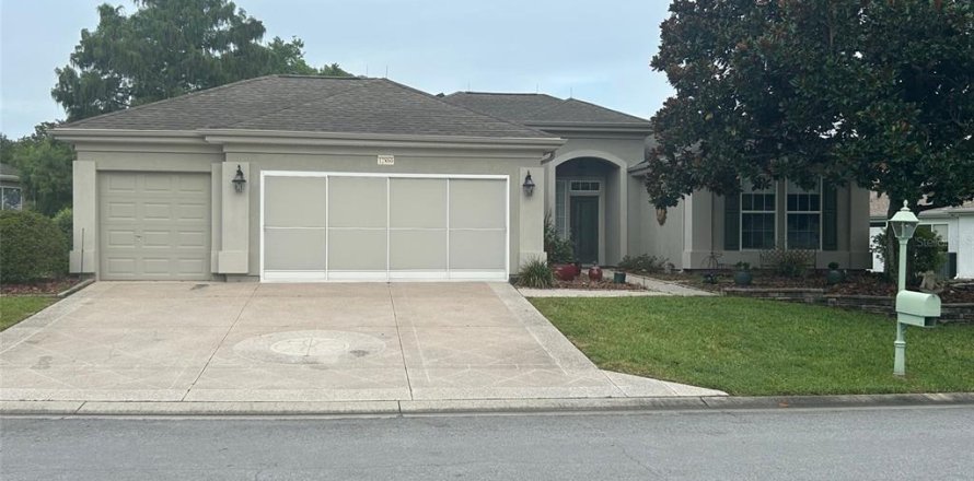 House in Summerfield, Florida 2 bedrooms, 152.27 sq.m. № 1888571