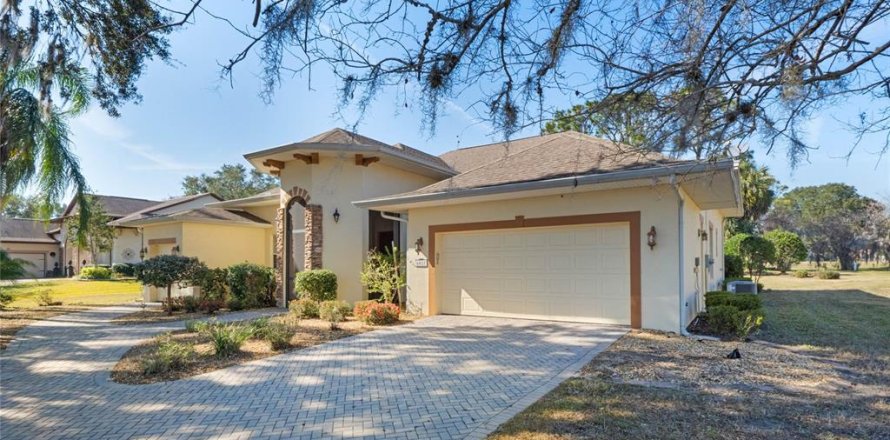 House in Lady Lake, Florida 3 bedrooms, 181.16 sq.m. № 1537061