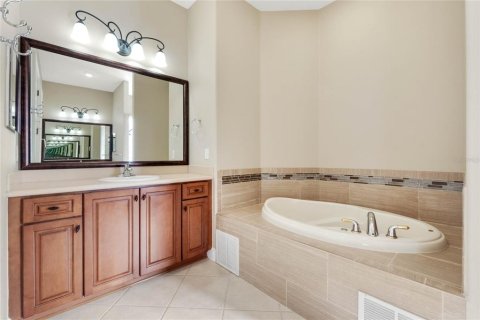 House in Lady Lake, Florida 3 bedrooms, 181.16 sq.m. № 1537061 - photo 18