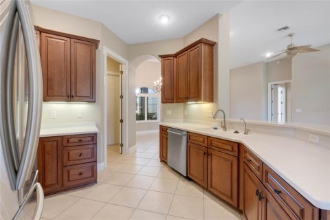 House in Lady Lake, Florida 3 bedrooms, 181.16 sq.m. № 1537061 - photo 10