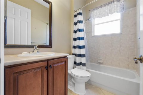House in Lady Lake, Florida 3 bedrooms, 181.16 sq.m. № 1537061 - photo 17