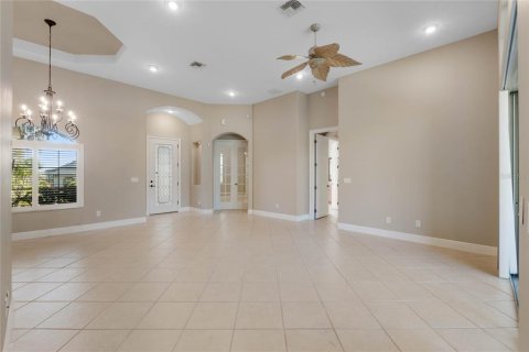 House in Lady Lake, Florida 3 bedrooms, 181.16 sq.m. № 1537061 - photo 2