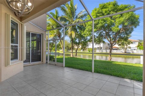 Villa ou maison à vendre à Coral Springs, Floride: 5 chambres, 264.59 m2 № 1968388 - photo 8
