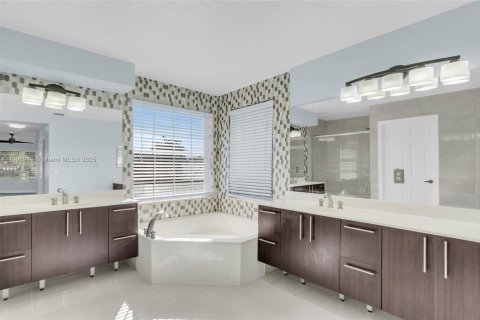 Villa ou maison à vendre à Coral Springs, Floride: 5 chambres, 264.59 m2 № 1968388 - photo 15