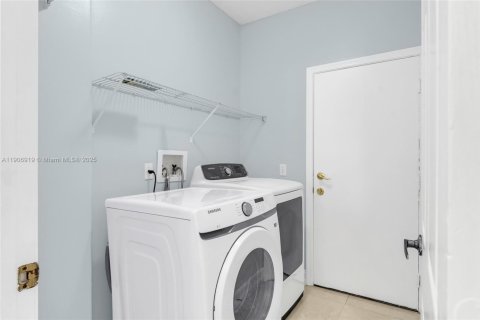 Villa ou maison à vendre à Coral Springs, Floride: 5 chambres, 264.59 m2 № 1968388 - photo 23