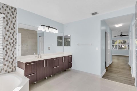 Villa ou maison à vendre à Coral Springs, Floride: 5 chambres, 264.59 m2 № 1968388 - photo 13