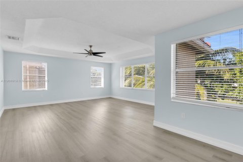 Villa ou maison à vendre à Coral Springs, Floride: 5 chambres, 264.59 m2 № 1968388 - photo 19