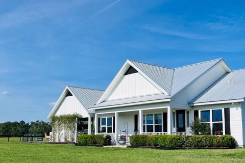 House in Bell, Florida 3 bedrooms, 144.93 sq.m. № 1736291 - photo 1