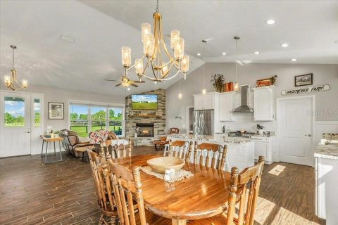 House in Bell, Florida 3 bedrooms, 144.93 sq.m. № 1736291 - photo 9