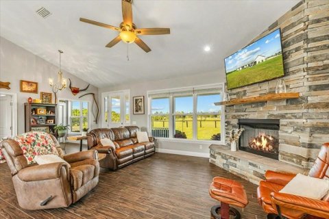 House in Bell, Florida 3 bedrooms, 144.93 sq.m. № 1736291 - photo 7