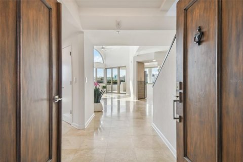 Condo in Tampa, Florida, 3 bedrooms  № 2114762 - photo 2