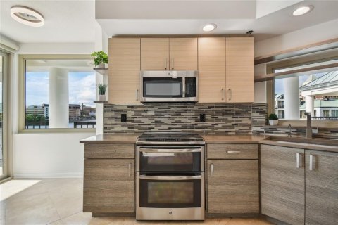 Condo in Tampa, Florida, 3 bedrooms  № 2114762 - photo 10