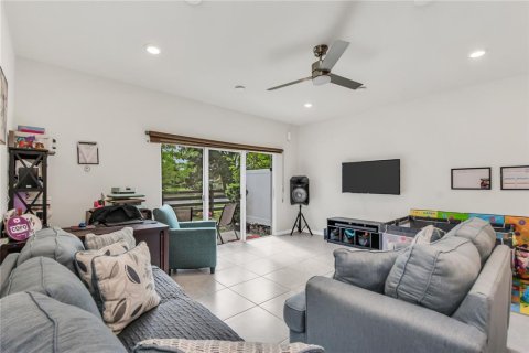 Touwnhouse à vendre à Kissimmee, Floride: 3 chambres, 157.84 m2 № 2142199 - photo 13