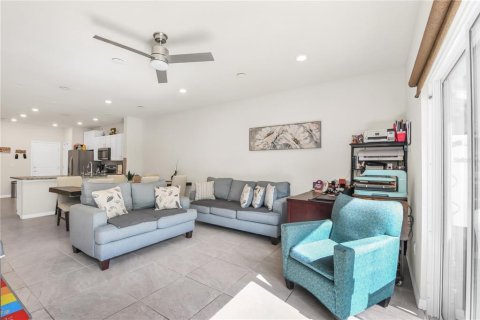 Touwnhouse à vendre à Kissimmee, Floride: 3 chambres, 157.84 m2 № 2142199 - photo 15