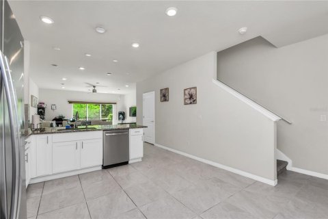 Touwnhouse à vendre à Kissimmee, Floride: 3 chambres, 157.84 m2 № 2142199 - photo 10