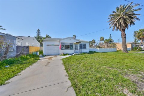 House in Redington Beach, Florida 2 bedrooms, 86.21 sq.m. № 1568512 - photo 1