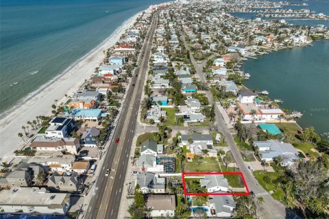 House in Redington Beach, Florida 2 bedrooms, 86.21 sq.m. № 1568512 - photo 22