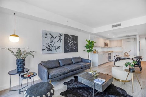 Condo in Miami, Florida, 1 bedroom  № 1946443 - photo 13