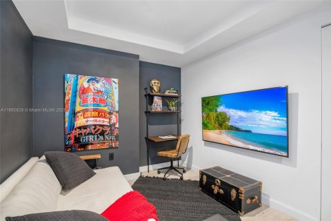 Condo in Miami, Florida, 1 bedroom  № 1946443 - photo 17