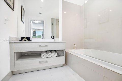 Condo in Miami, Florida, 1 bedroom  № 1946443 - photo 10