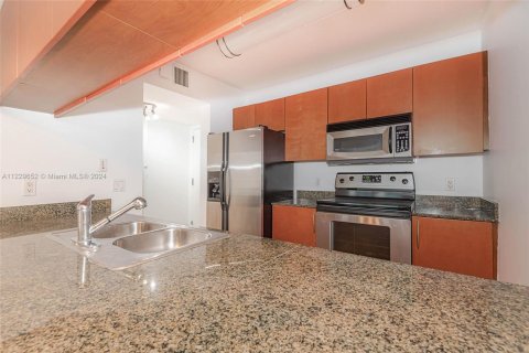 Condo in Miami, Florida, 3 bedrooms  № 1869986 - photo 7
