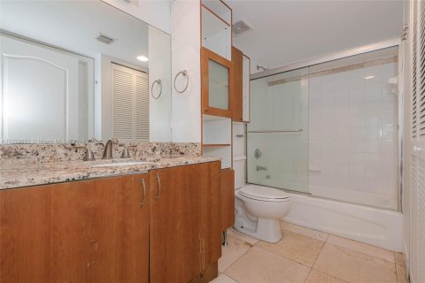 Condo in Miami, Florida, 3 bedrooms  № 1869986 - photo 21