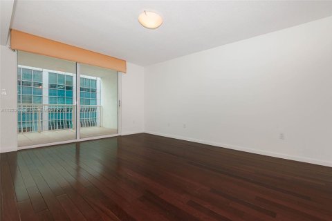 Condo in Miami, Florida, 3 bedrooms  № 1869986 - photo 25