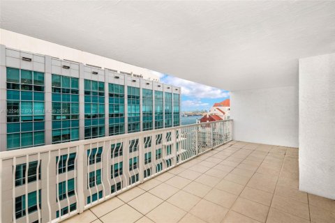 Condo in Miami, Florida, 3 bedrooms  № 1869986 - photo 5