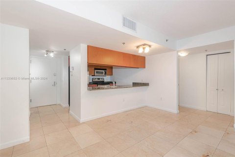 Condo in Miami, Florida, 3 bedrooms  № 1869986 - photo 9