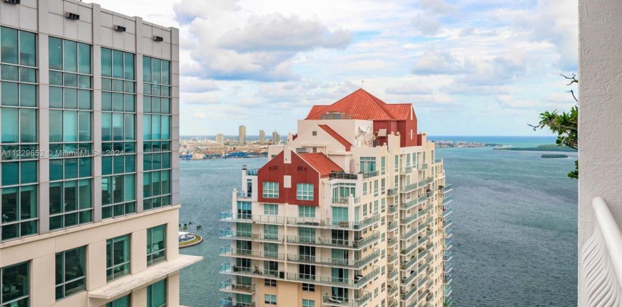 Condo in Miami, Florida, 3 bedrooms  № 1869986