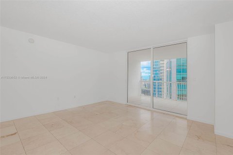 Condo in Miami, Florida, 3 bedrooms  № 1869986 - photo 12