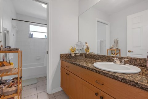 House in Fish Hawk, Florida 4 bedrooms, 187.48 sq.m. № 1613189 - photo 16