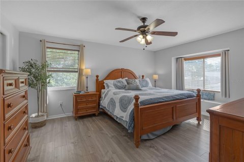 House in Fish Hawk, Florida 4 bedrooms, 187.48 sq.m. № 1613189 - photo 13