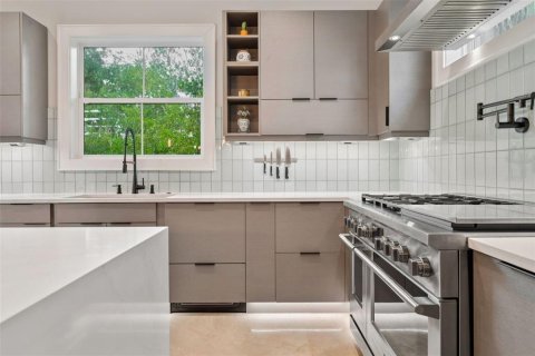 Casa en venta en Tampa, Florida, 5 dormitorios, 401.06 m2 № 1778246 - foto 11