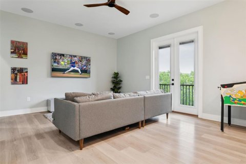Casa en venta en Tampa, Florida, 5 dormitorios, 401.06 m2 № 1778246 - foto 26